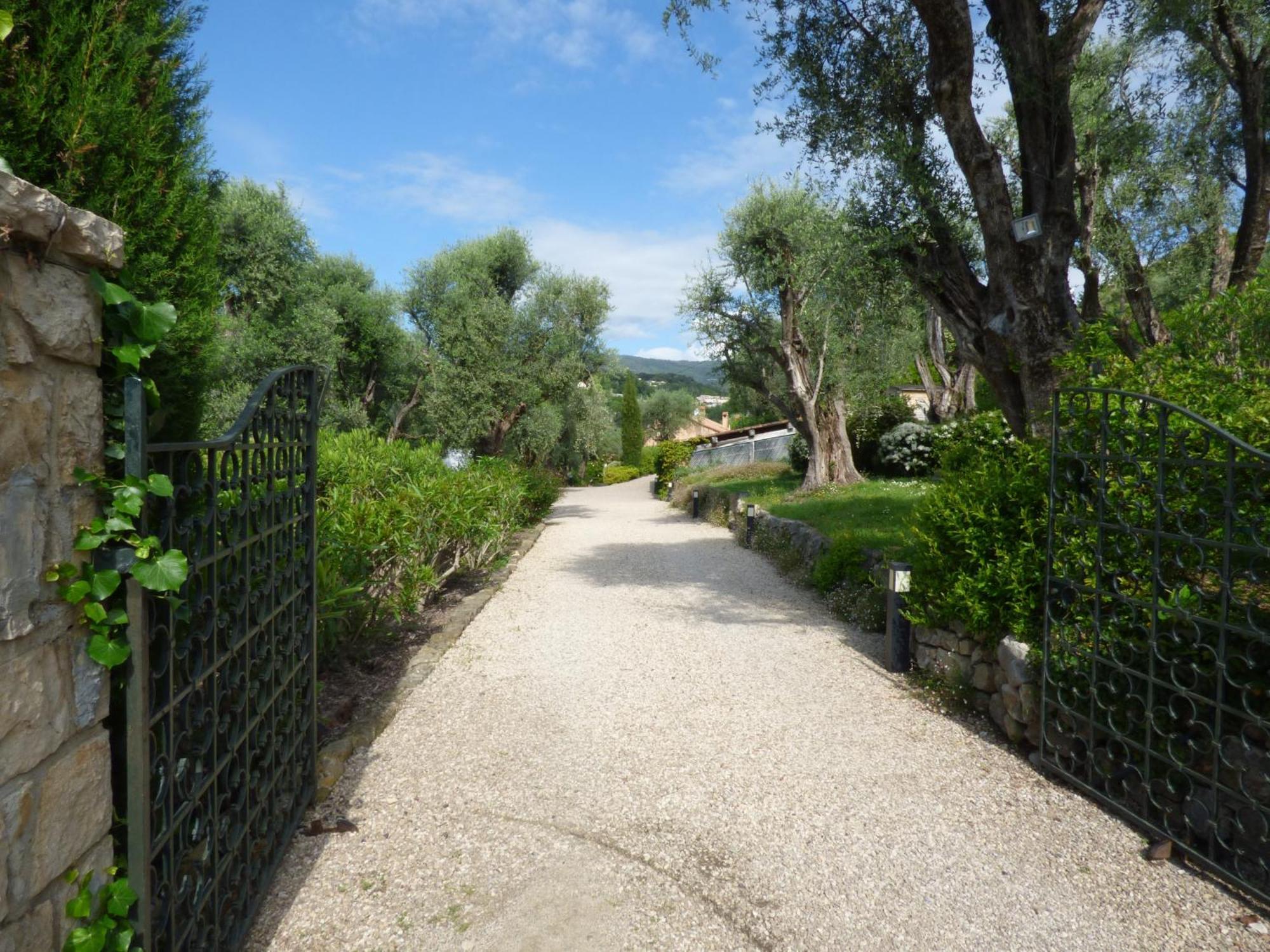 Apartment Cezanne With Heated Pool And Private Garden Chateauneuf-Grasse Ngoại thất bức ảnh